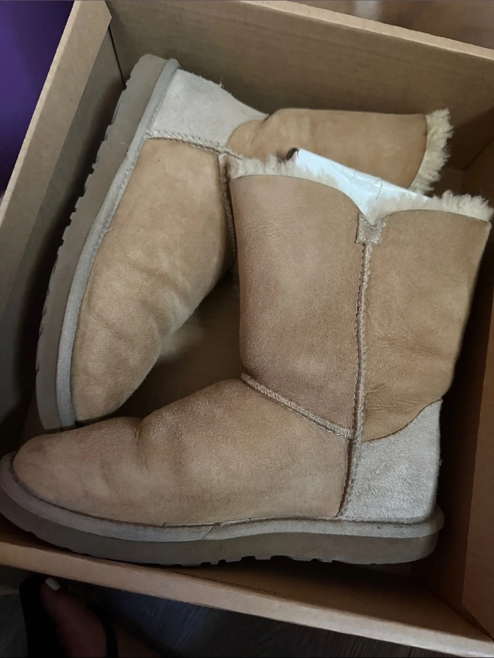 UGG W Bailey Button Boot in Sand/Tan